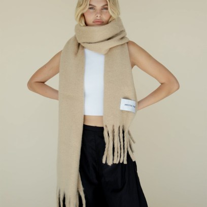 Arctic_Fox_Reykjavik_BEIGE_Scarf_2